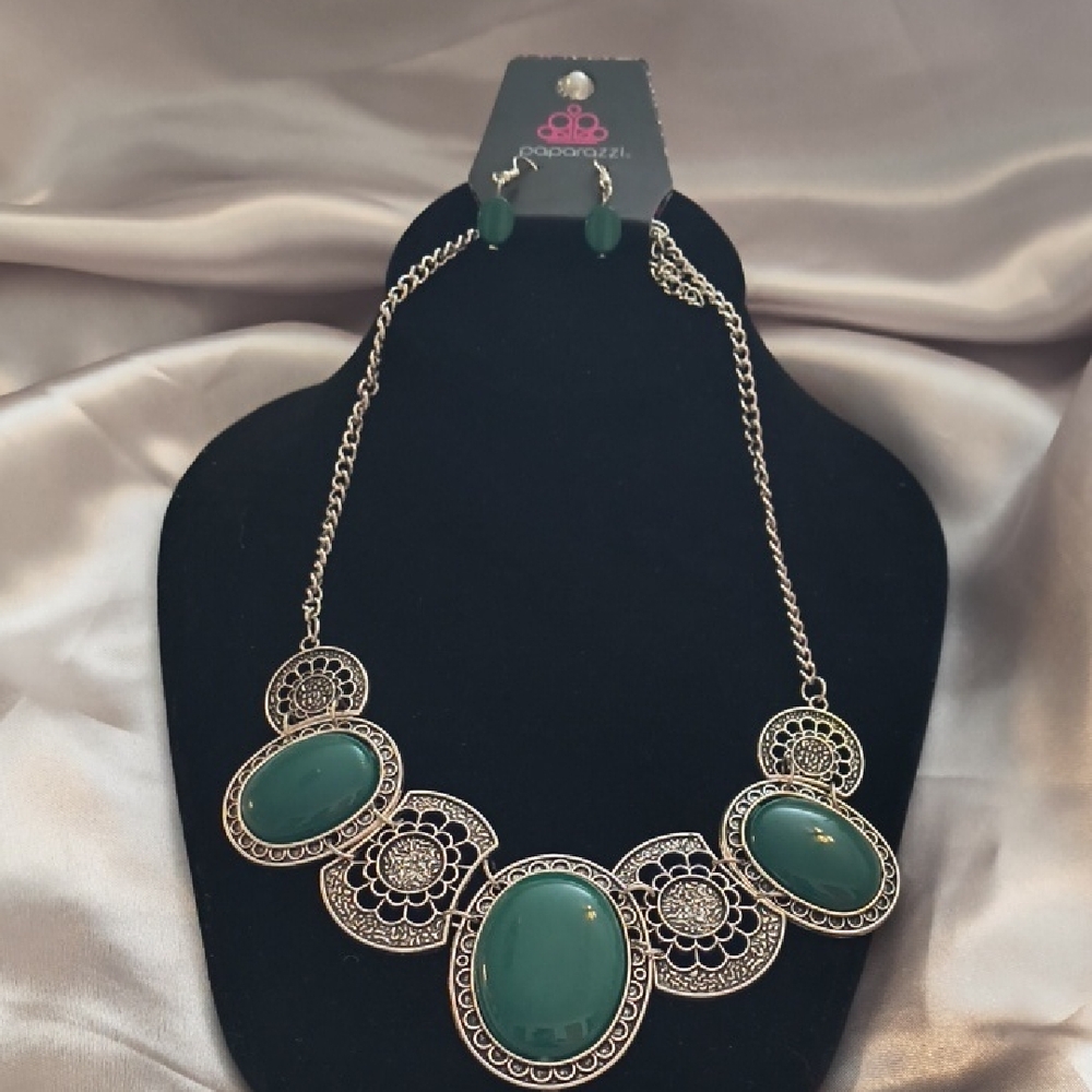 Elegant Green Necklace and Earring Set